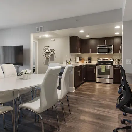Modern Santa Monica 2Bedrooms With Jacuzzi &Parking